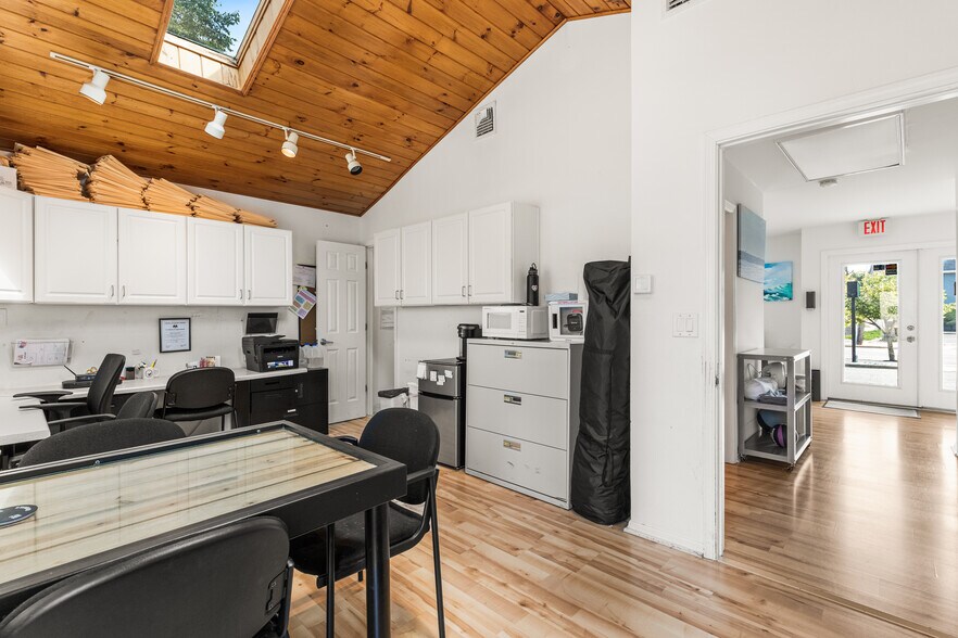 More Photos Of 2417 Bridge Ave, Point Pleasant Office For Sale
