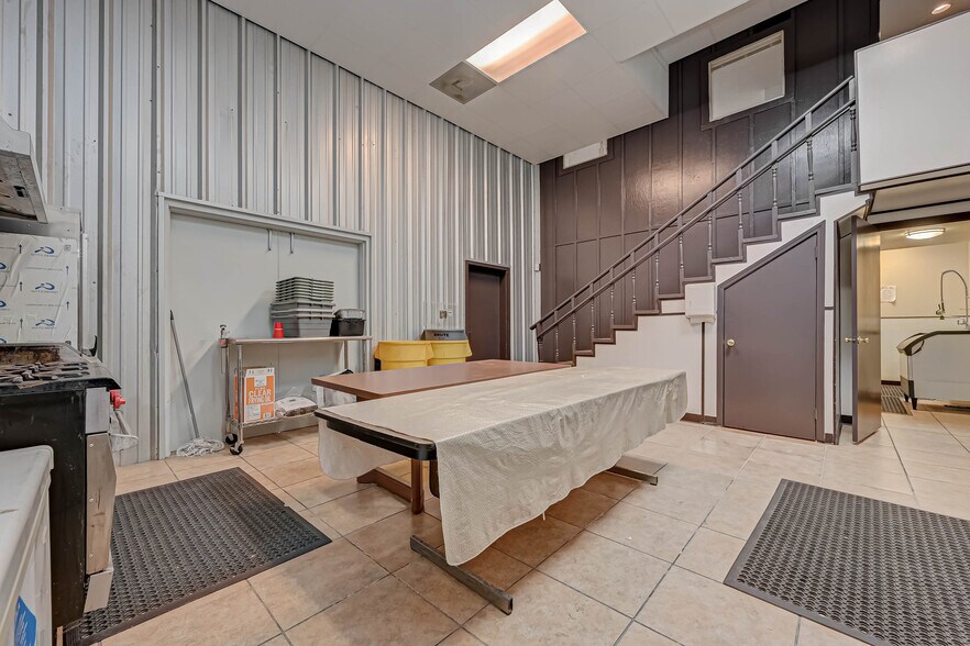 More Photos Of 3402 Amanda Ln, Houston Flex For Sale