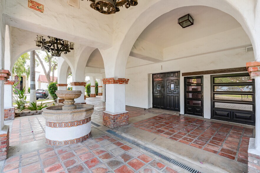 More Photos Of 333 E Colorado St, Glendale Unknown For Lease