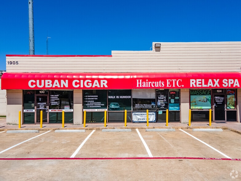 More Photos Of 1905 W 15th St, Plano Storefront For Lease