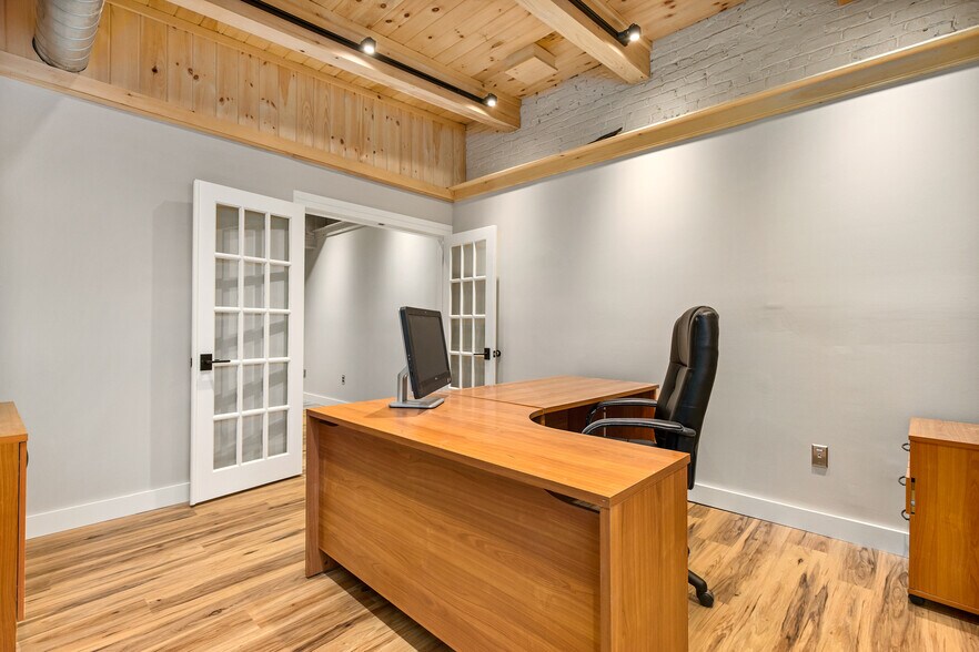 More Photos Of 1 Harris St, Newburyport Medical For Lease