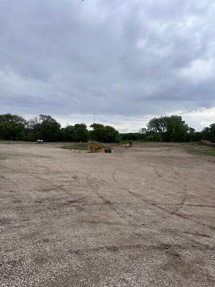 More Photos Of 601 E 10th St, Alton Warehouse For Sale