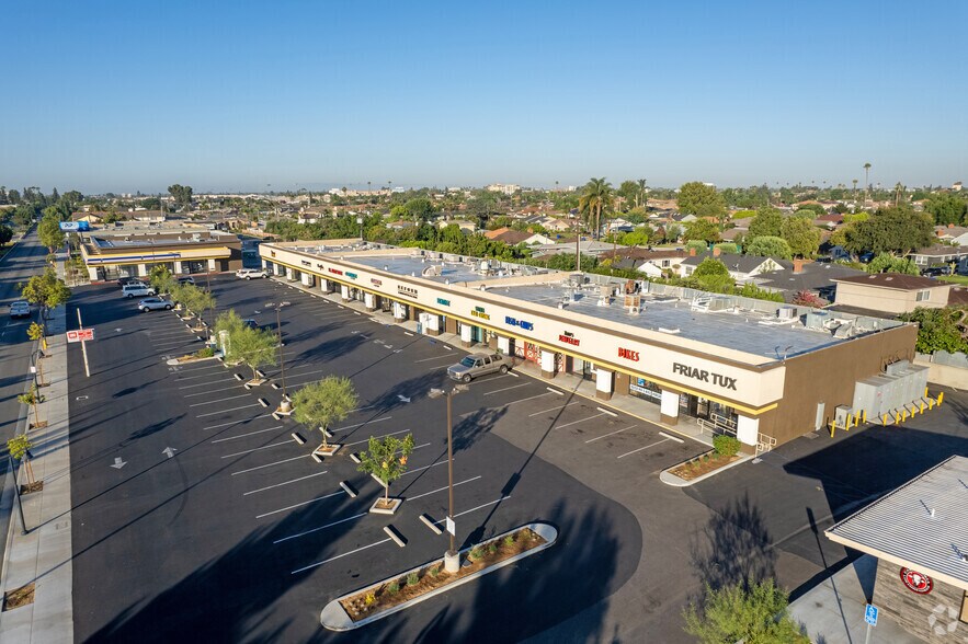 More Photos Of 10317-10407 Lakewood Blvd, Downey Storefront For Lease