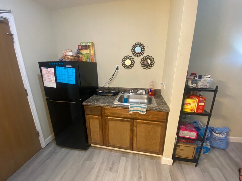 More Photos Of 1 Proactive Dr, New Florence Hotel For Sale