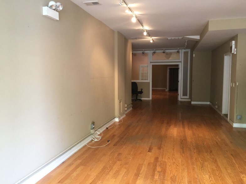 More Photos Of 2205 W Roscoe St, Chicago Storefront Retail Residential For Lease