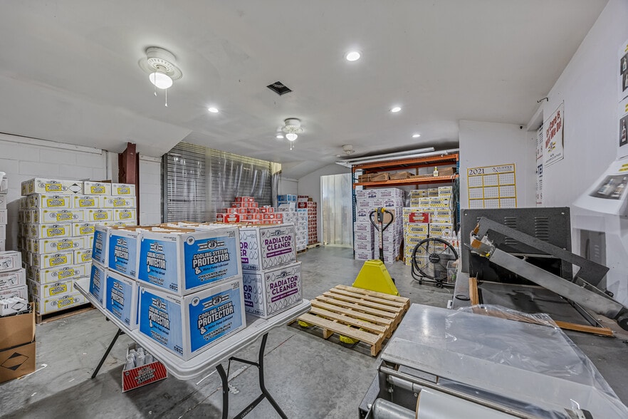 More Photos Of 3195 New York Ave, Melbourne Warehouse For Lease