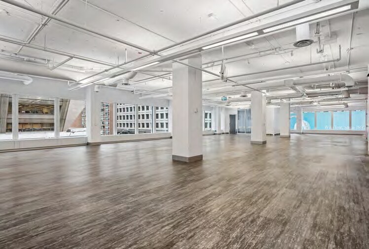 More Photos Of 60 Bloor St W, Toronto Office For Lease