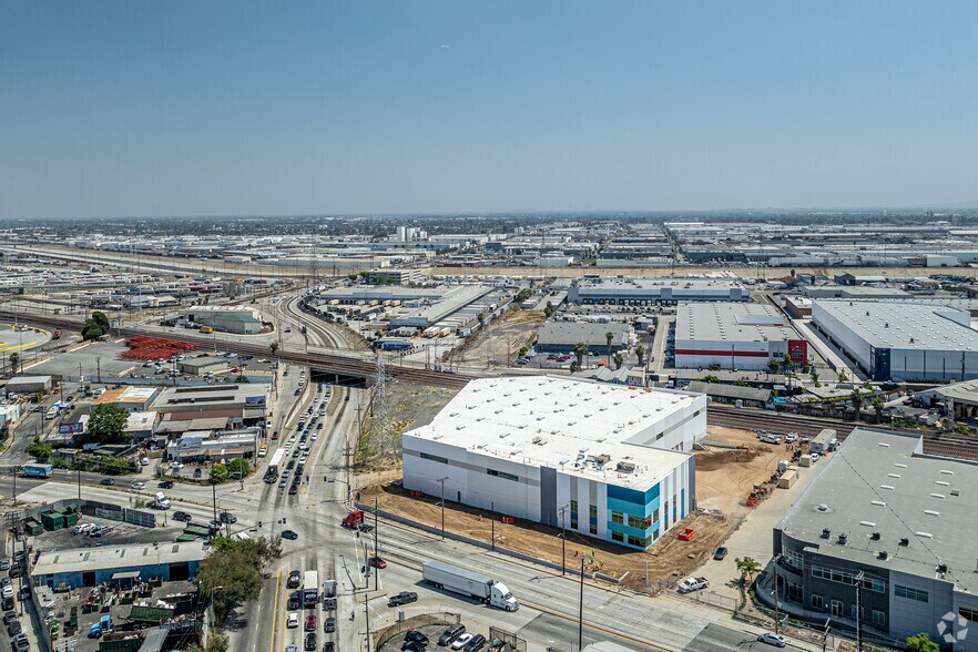 More Photos Of 3270 E Washington Blvd, Los Angeles Warehouse For Sale