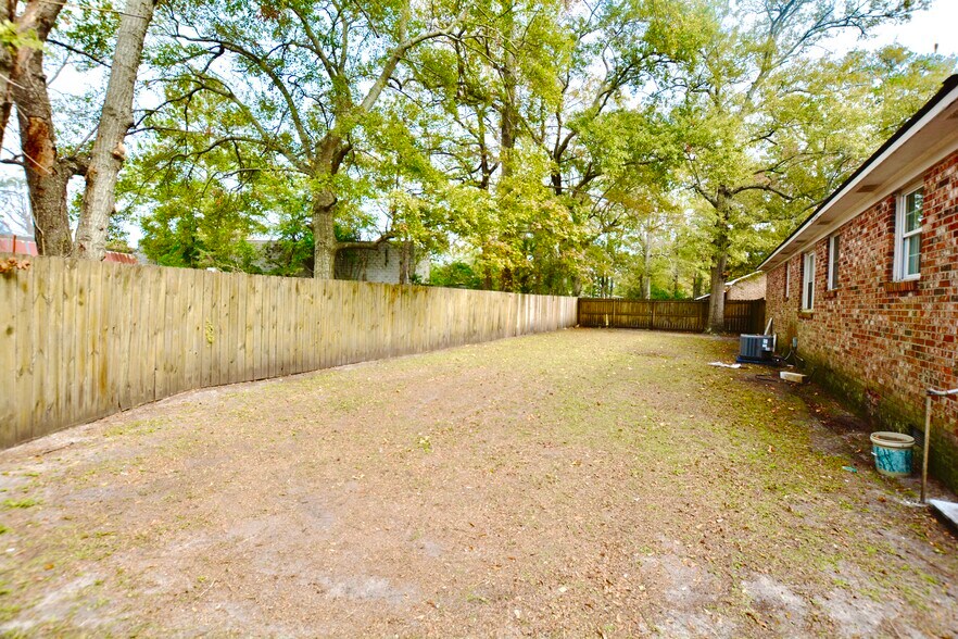 More Photos Of 1752 Jessamine Rd, Charleston Coworking Space