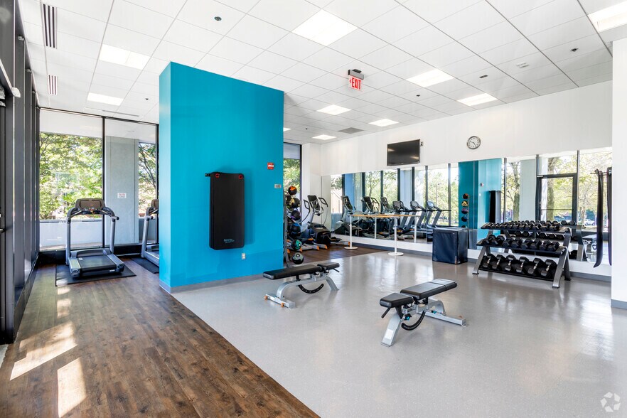 More Photos Of 8614 Westwood Center Dr, Vienna Office For Lease