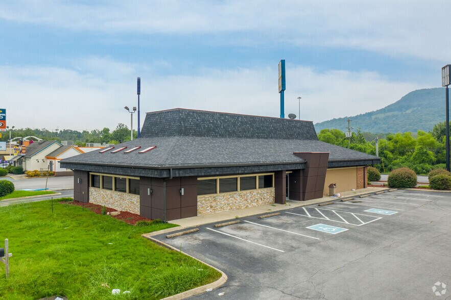 More Photos Of 354 Kimball Crossing Dr, Kimball Restaurant For Sale