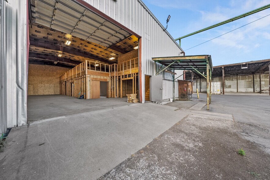 More Photos Of 1385 Antelope Rd, White City Manufacturing For Lease