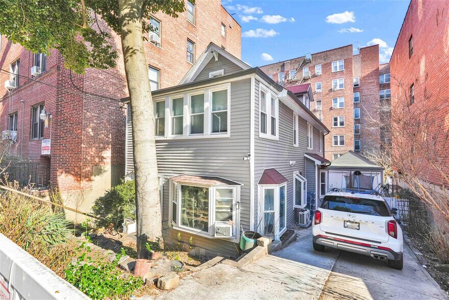 More Photos Of 6571 Booth St, Rego Park Apartments For Sale