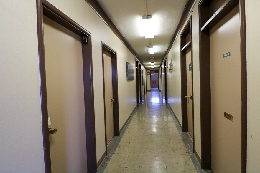 More Photos Of 320 Central Ave, Coos Bay Office For Sale