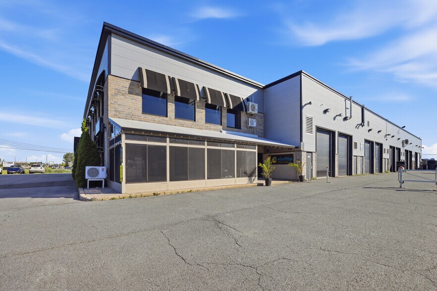More Photos Of 1015 Boul Lionel-Boulet, Varennes Warehouse For Lease