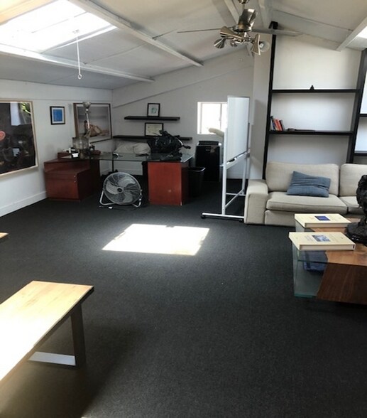 More Photos Of 3025 Airport Ave, Santa Monica Loft Creative Space For Lease