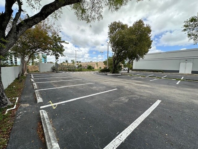 More Photos Of 5251 N University Dr, Lauderhill Freestanding For Lease