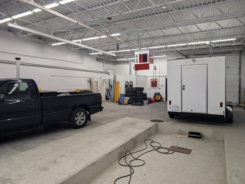 More Photos Of 32 Hollister Rd, Seekonk Specialty For Sale