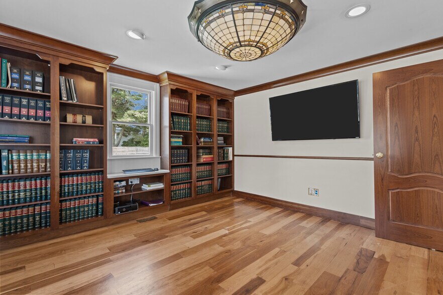 More Photos Of 2695 Hartford Ave, Johnston Office For Lease
