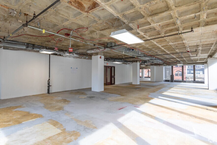 More Photos Of 100 N Charles St, Baltimore Office For Sale