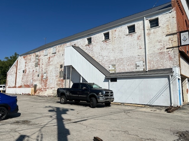 More Photos Of 6 N Limestone St, Jamestown Storefront For Sale