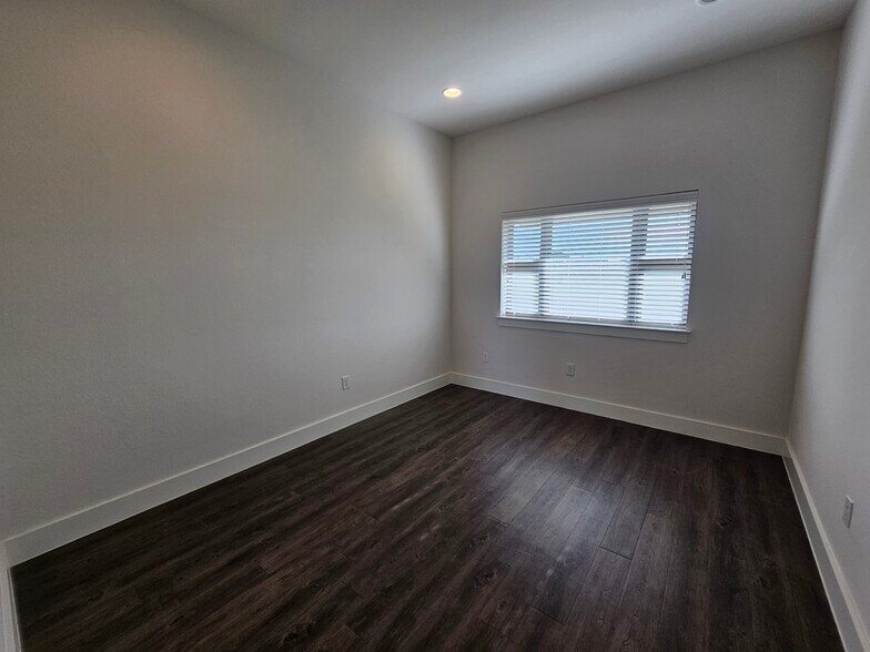 More Photos Of 230 Klattenhoff Ln, Hutto Office For Lease