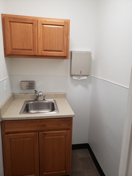 More Photos Of 15325 Highway 99, Lynnwood Office For Lease