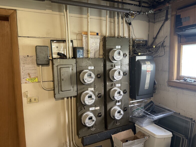 More Photos Of 4936 Greenwood St, Skokie Apartments For Sale
