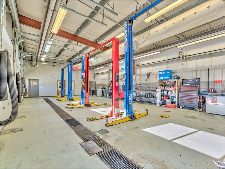More Photos Of 1276 Trans Canada Way SE, Medicine Hat Showroom For Sale