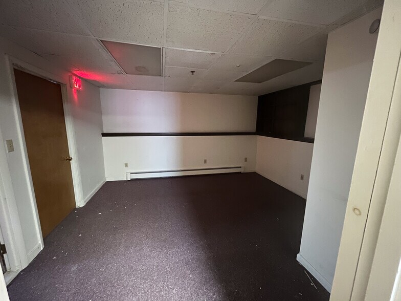 More Photos Of 155 Saco Ave, Old Orchard Beach Office For Sale