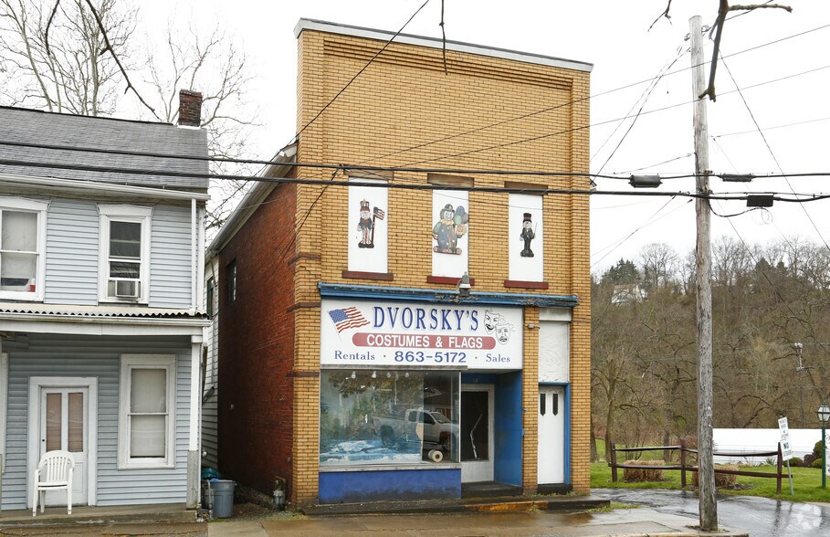 More Photos Of 47 Main St, Manor Storefront Retail Office For Lease