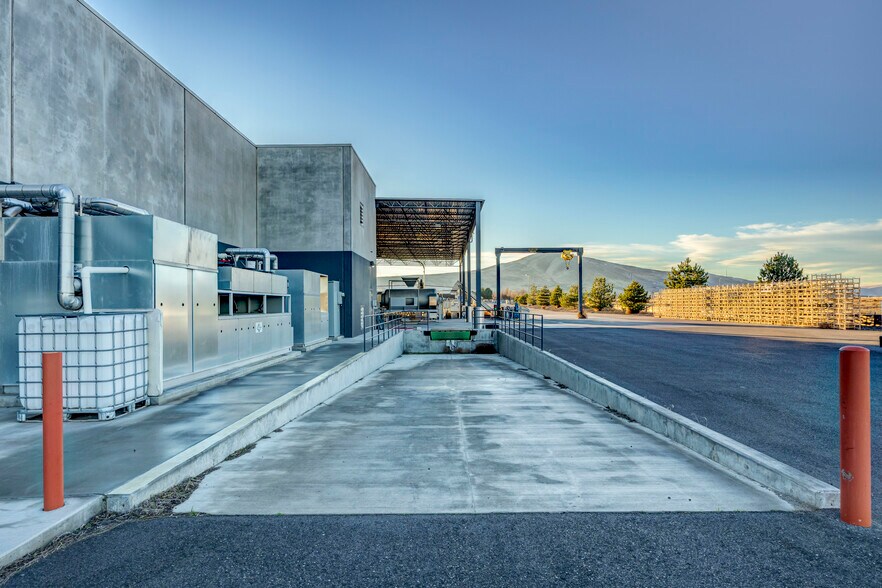 More Photos Of 8060 Keene Rd, West Richland Manufacturing For Lease