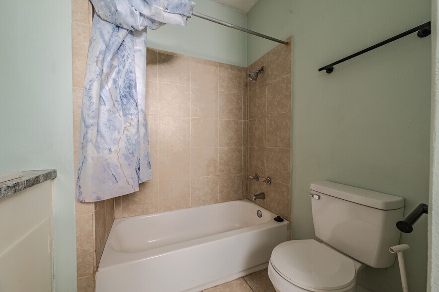 More Photos Of 732 W Alice Ave, Kingsville Apartments For Sale