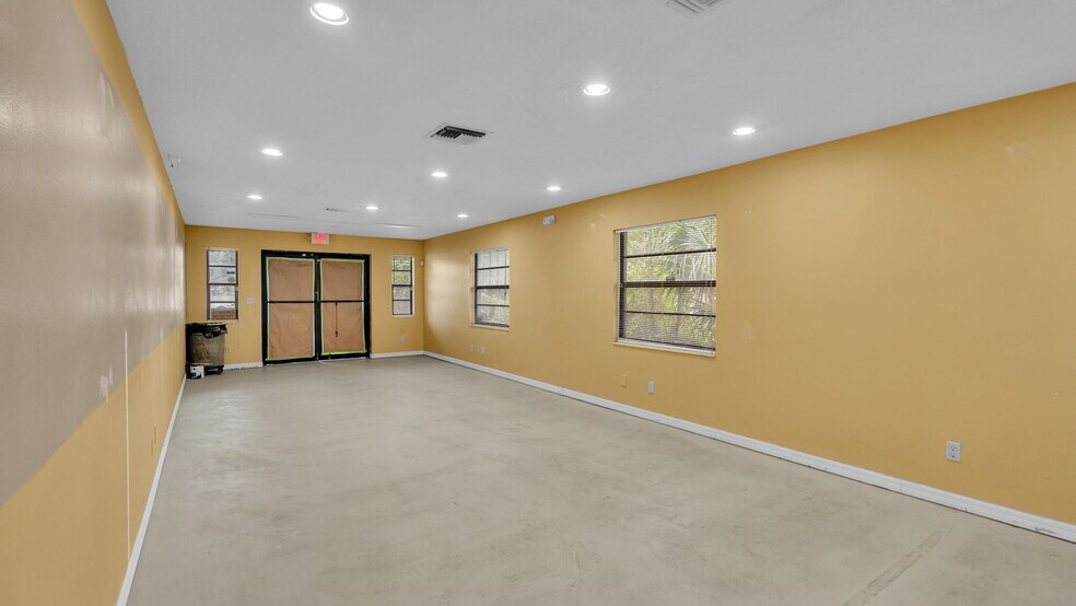 More Photos Of 4314 N Suncoast Blvd, Crystal River Office For Sale