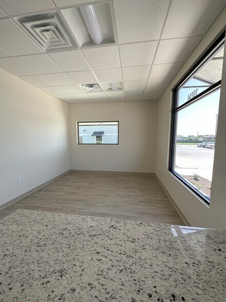 More Photos Of 10154 Windy Pointe Dr, Temple Office For Sale