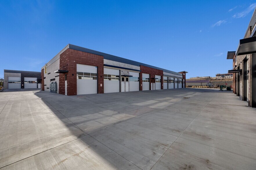 More Photos Of 4390 Regent St, Castle Rock Industrial For Sale