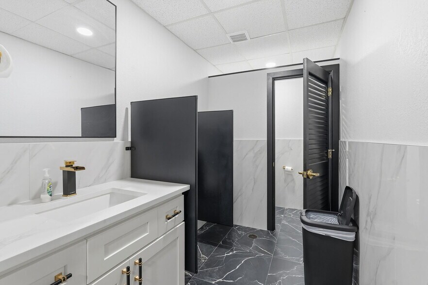 More Photos Of 10812 Gandy Blvd N, Saint Petersburg Medical For Lease