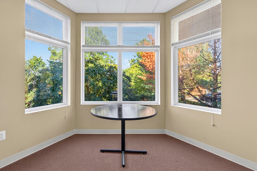 More Photos Of 46165 Westlake Dr, Sterling Medical For Sale