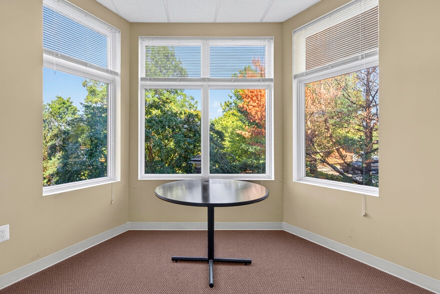 More Photos Of 46165 Westlake Dr, Sterling Medical For Sale