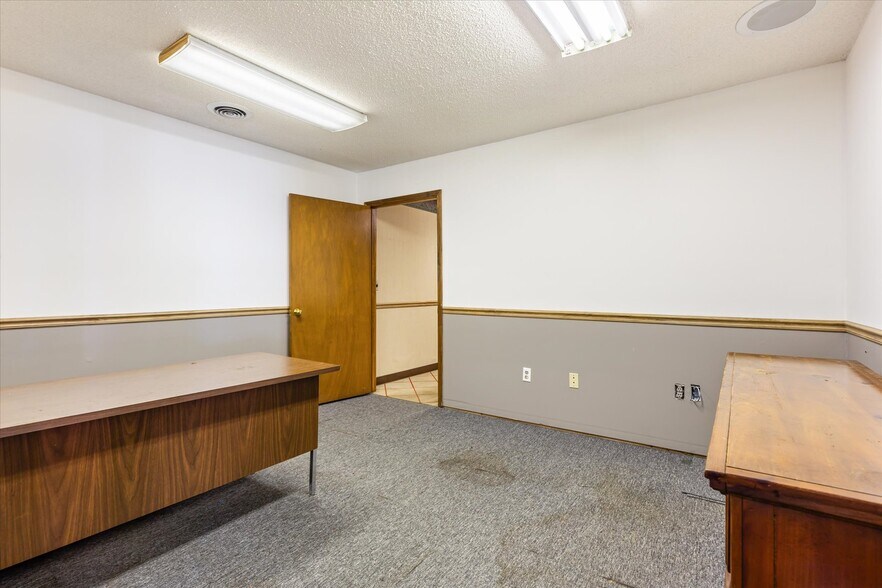 More Photos Of 203 Hillcrest Dr, Laurens Storefront Retail Office For Lease