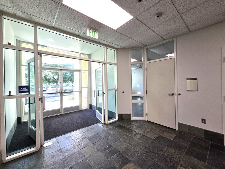 More Photos Of 300 Old River Rd, Bakersfield Medical For Lease