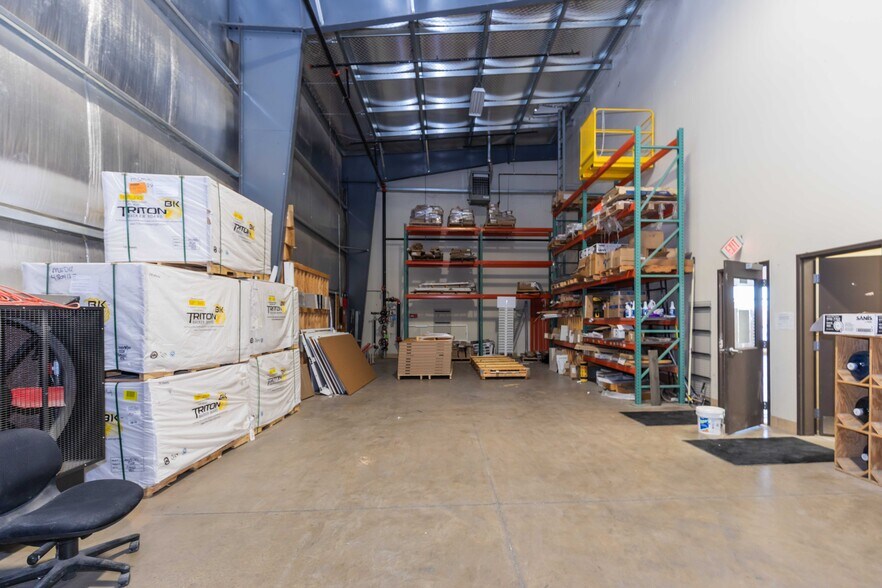 More Photos Of 9005 Roach Dr, Amarillo Showroom For Lease