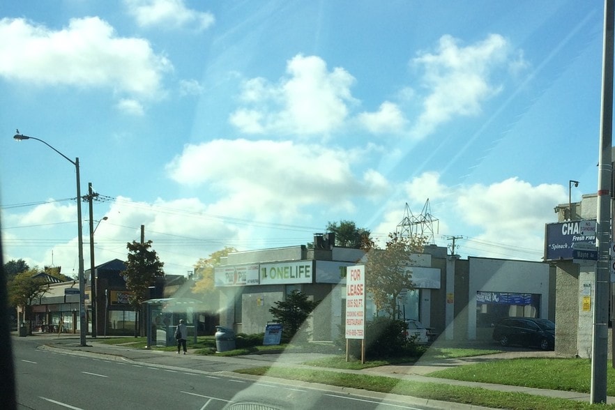More Photos Of 1960 Lawrence Ave E, Toronto General Retail For Lease