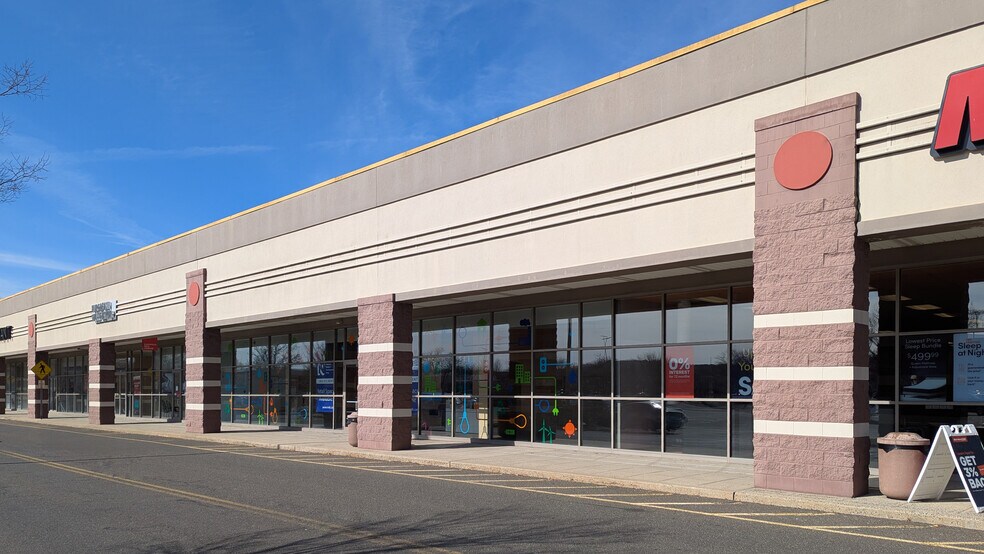 More Photos Of 100-200 Universal Dr N, North Haven Unknown For Lease