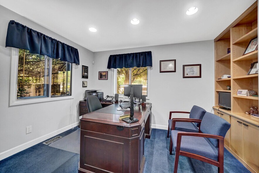 More Photos Of 3630 Hill Blvd, Yorktown Medical For Sale