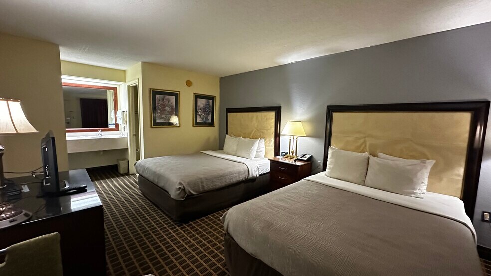 More Photos Of 115 Chapman Rd, Byron Hotel For Sale