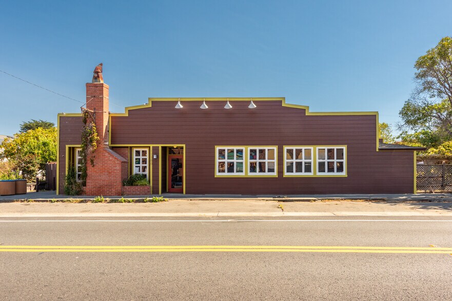 Primary Photo Of 11180 Highway 1, Point Reyes Station Restaurant For Sale