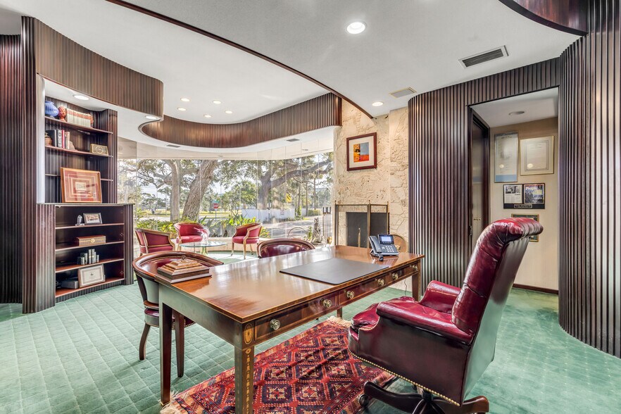 More Photos Of 100-104 Riverside Dr, New Smyrna Beach Office For Sale