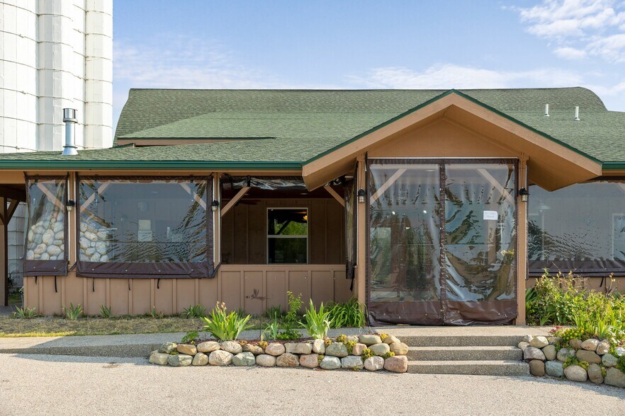 More Photos Of 5046 S West Bay Shore Dr, Suttons Bay Storefront Retail Residential For Sale