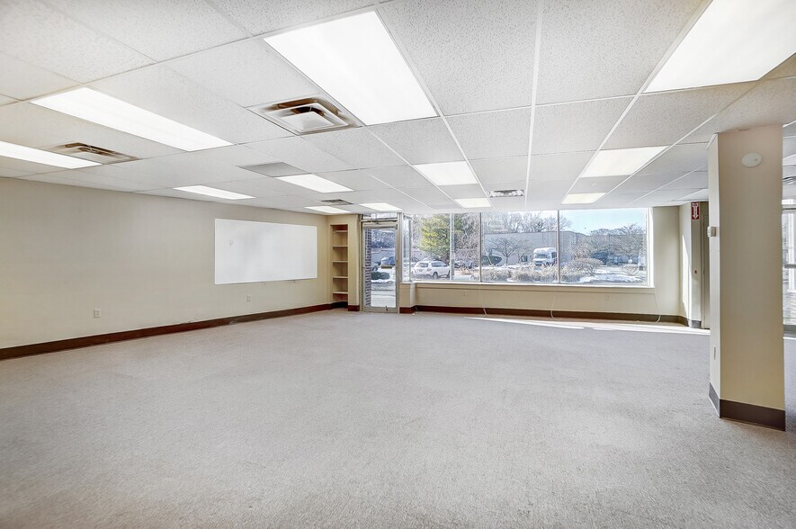 More Photos Of 3925-3927 Brotherton Rd, Cincinnati Office For Sale